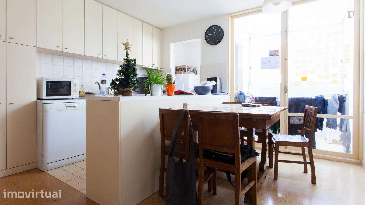 Quarto - localizado em Cedofeita Porto - Grande imagem: 4/9
