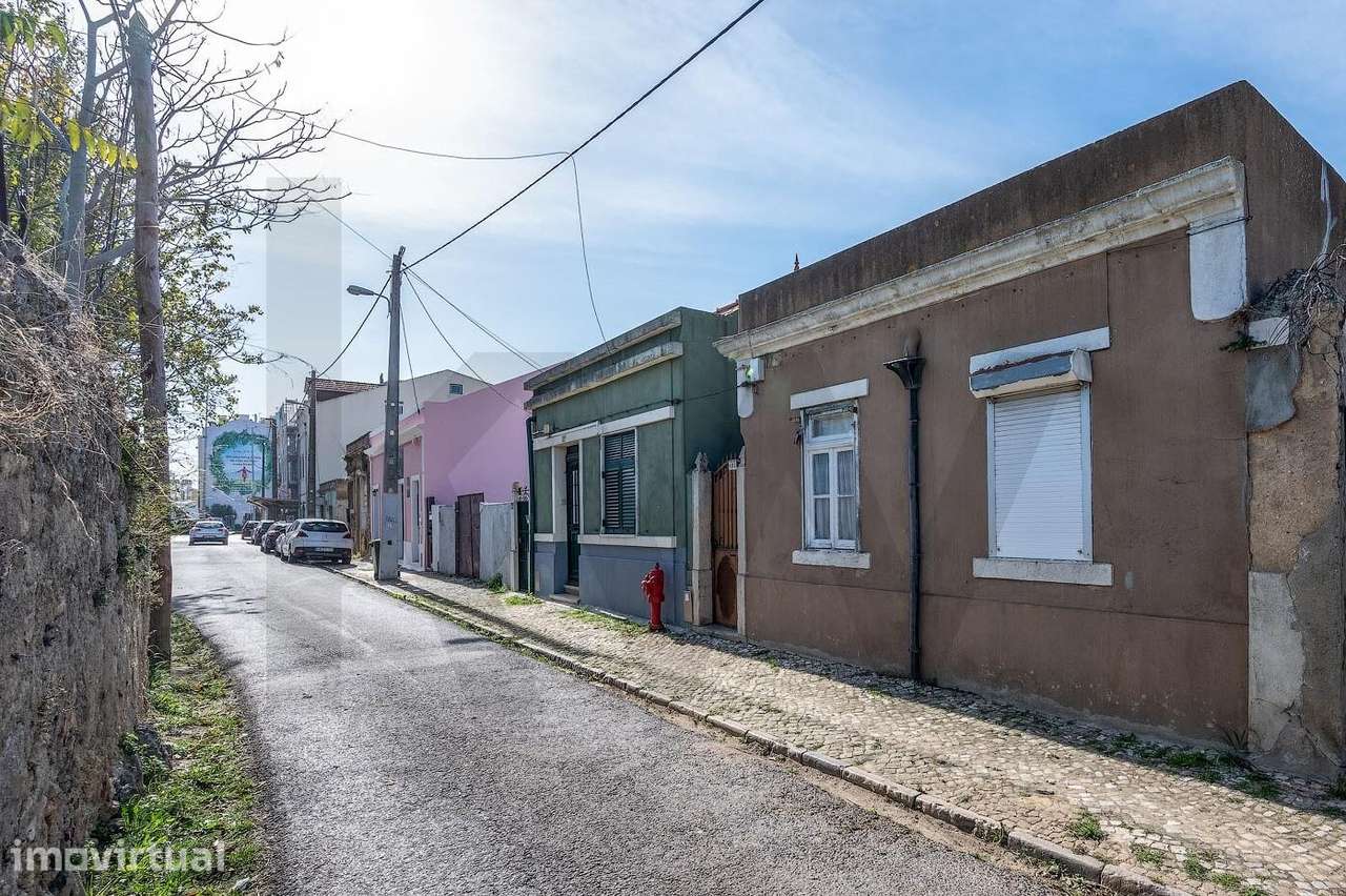 Moradia com lote de 180m2 para Reabilitação - Grande imagem: 2/23