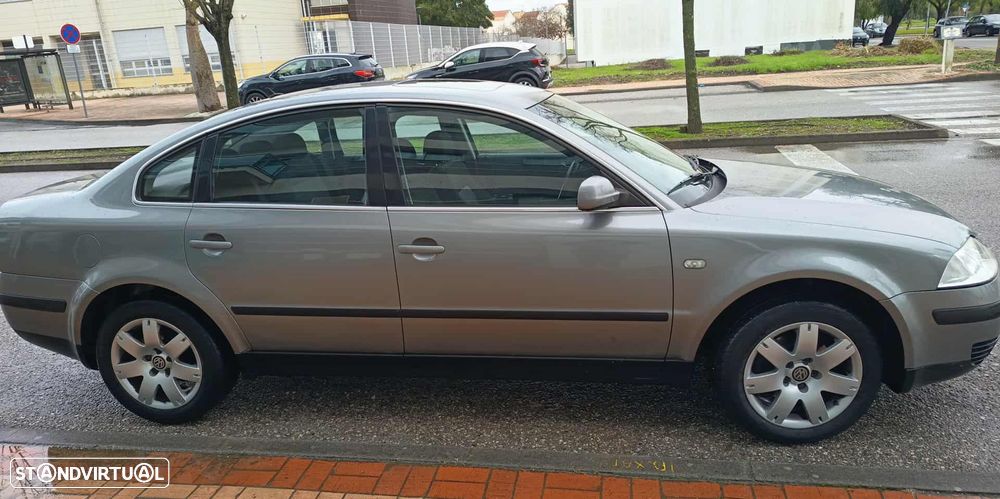 VW Passat 1.9 TDi Highline - 7