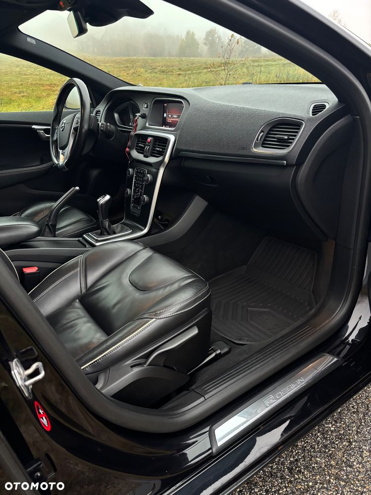 Volvo V40 D3 Drive-E R-Design Momentum - 5