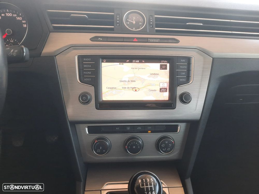 VW Passat 1.6 TDI BlueMotion - 27