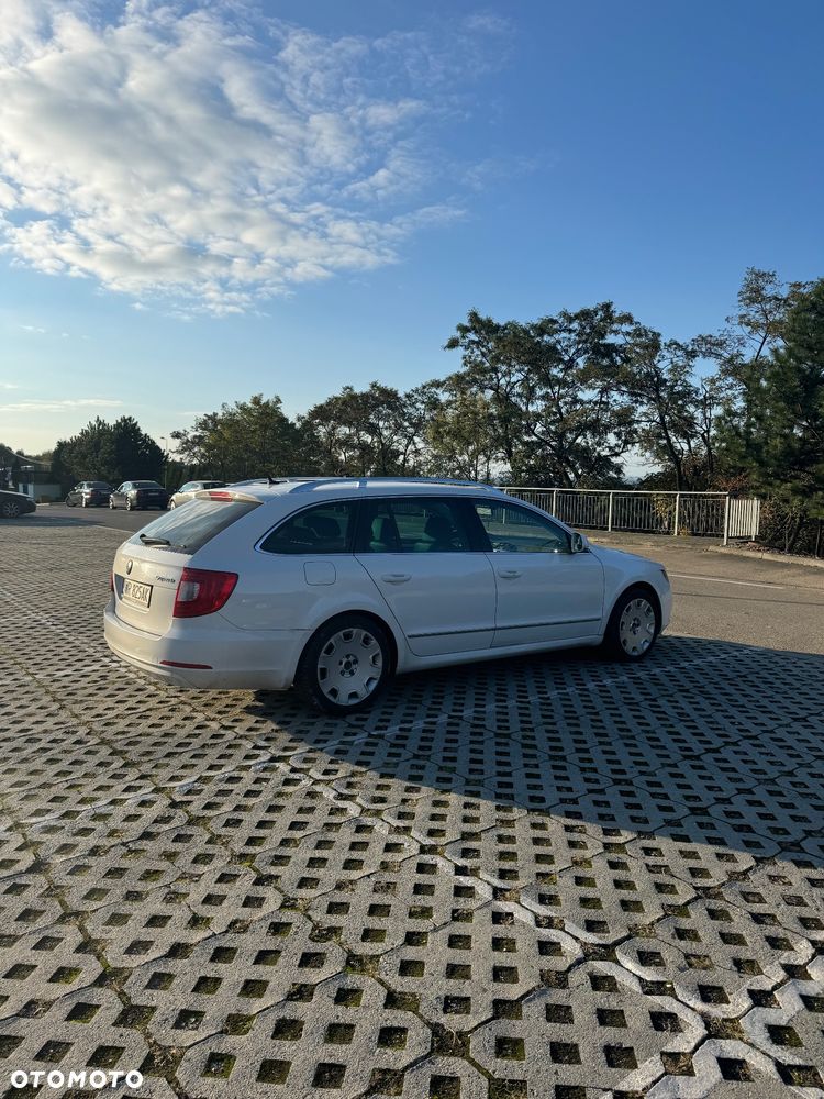 Skoda Superb 2.0 TDI Family DSG - 4