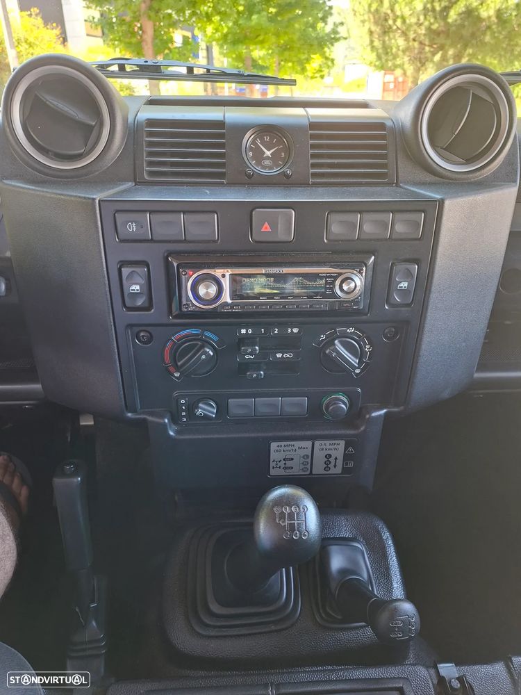 Land Rover Defender 90 2.2 CRD E - 25