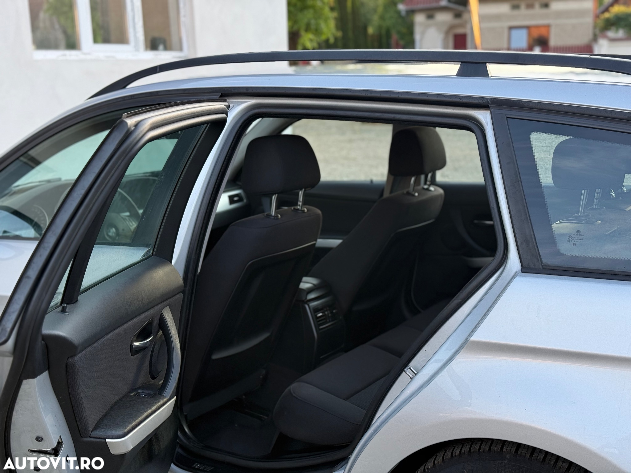 BMW Seria 3 320d DPF Touring Aut. - 8