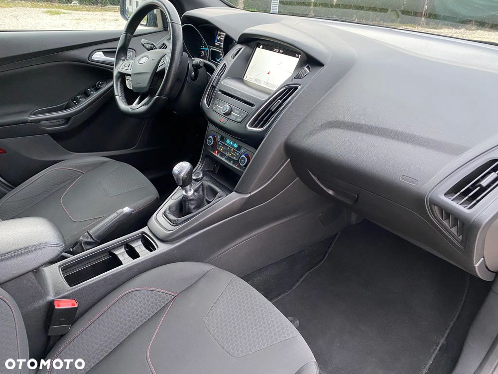 Ford Focus 1.5 EcoBlue Start-Stopp-System ST-LINE - 28