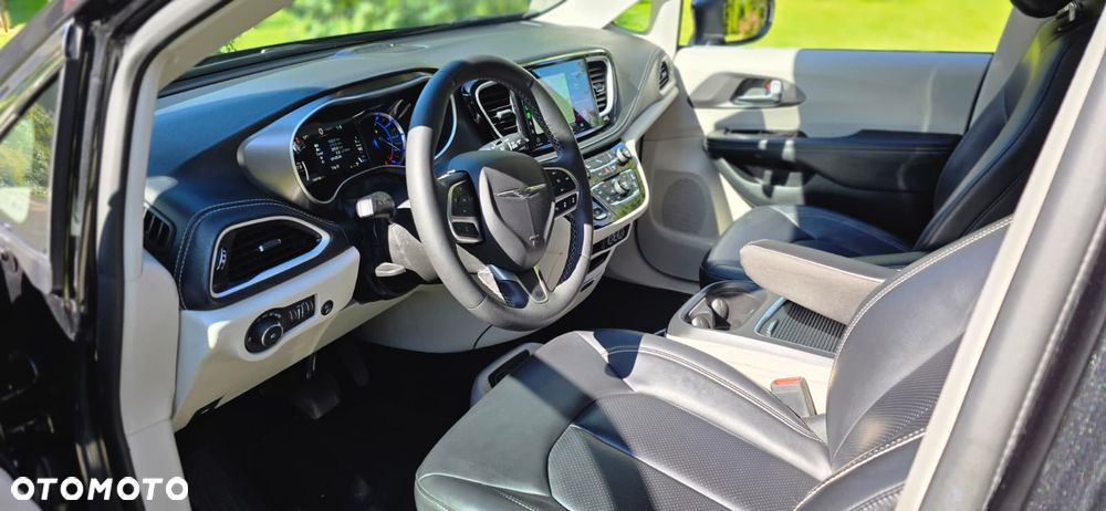 Chrysler Pacifica - 33