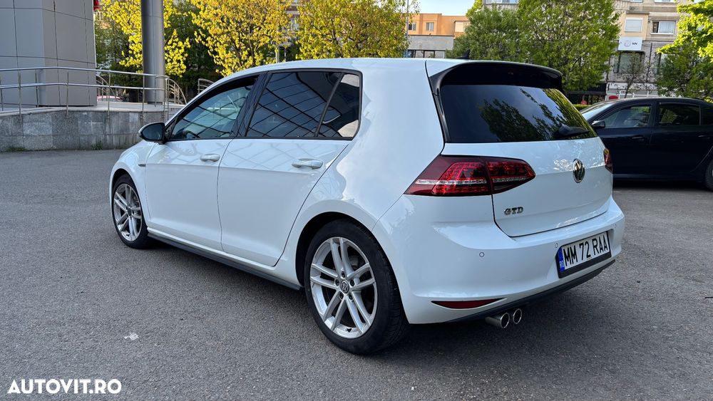 Volkswagen Golf - 6