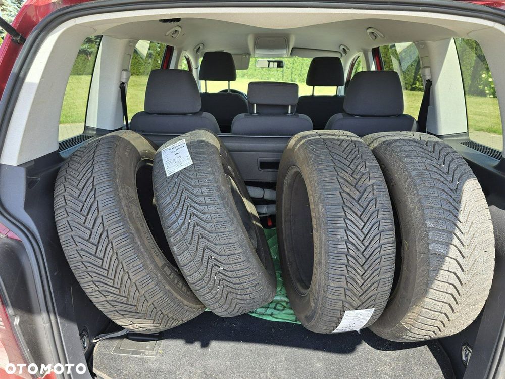 Volkswagen Touran - 21