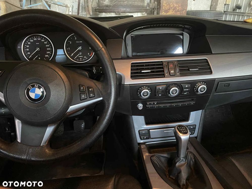 BMW Seria 5 523i - 5