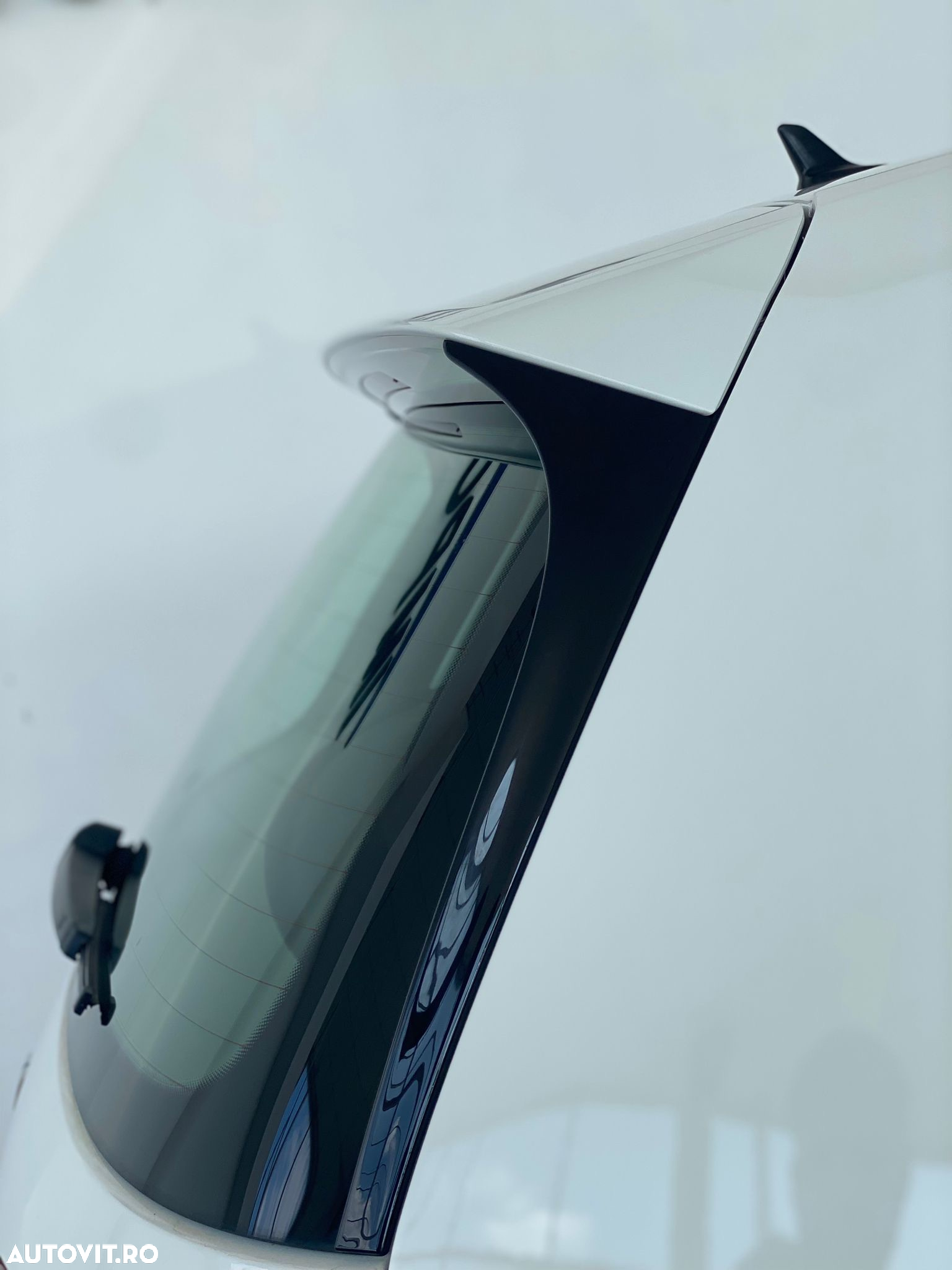 Volkswagen e-Golf - 35