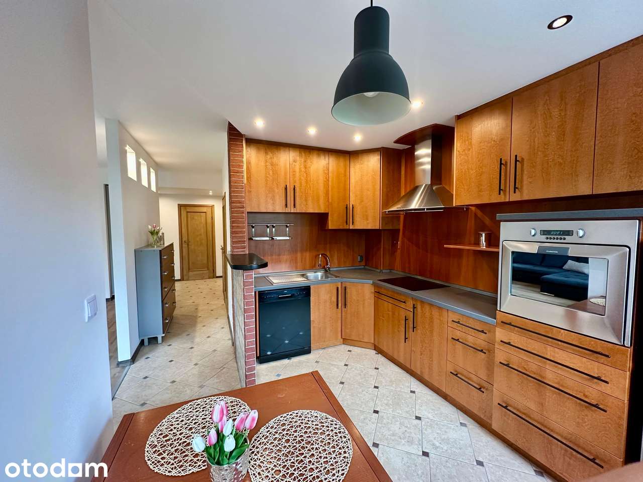 APARTAMENT 62,4 m po remoncie, 2 miejsca parkingowe w cenie, piwnica.