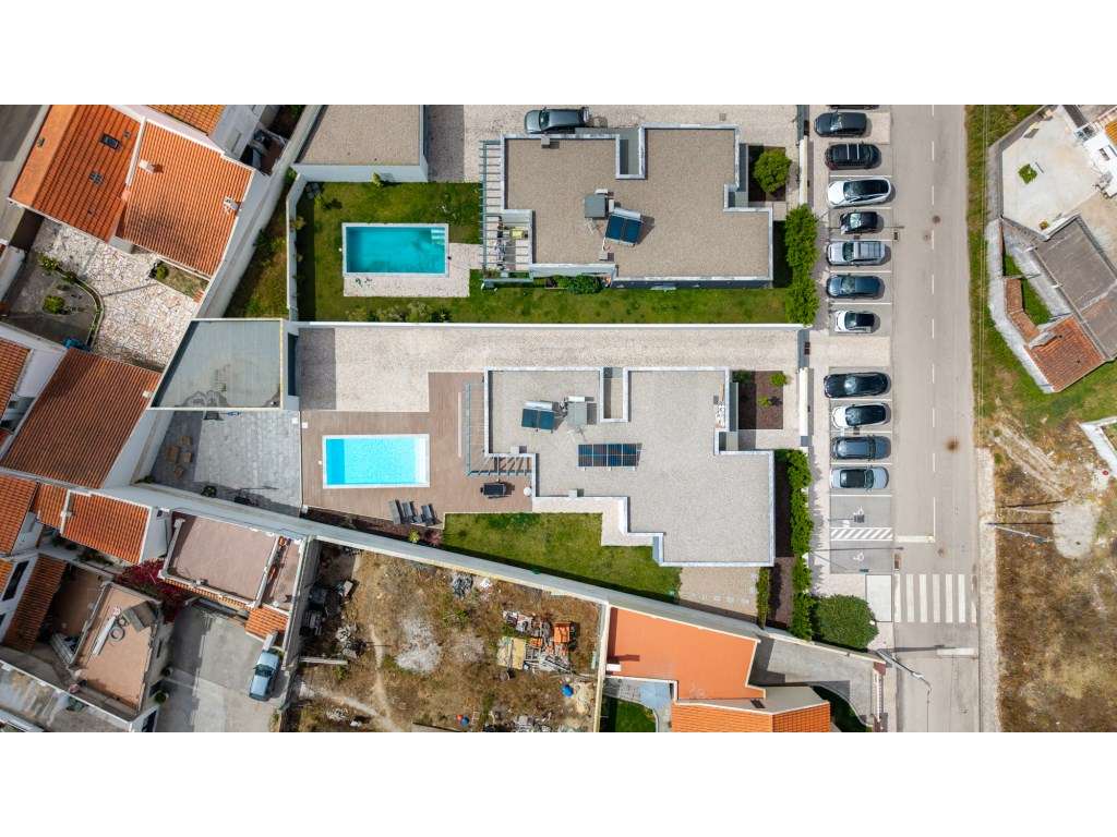 Moradia T4 Térrea com Piscina e Garagem, para venda, em Peniche - Grande imagem: 2/36