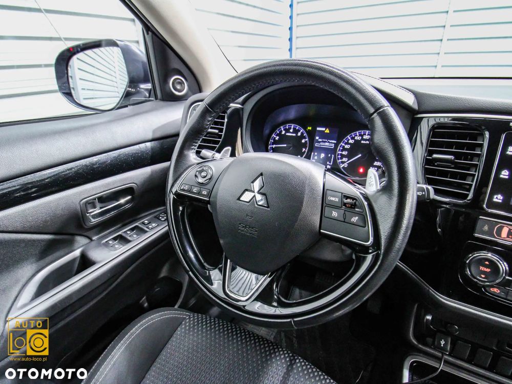 Mitsubishi Outlander 2.0 Instyle Navi 4WD CVT - 26