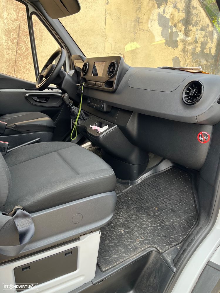 Mercedes-Benz Sprinter - 2