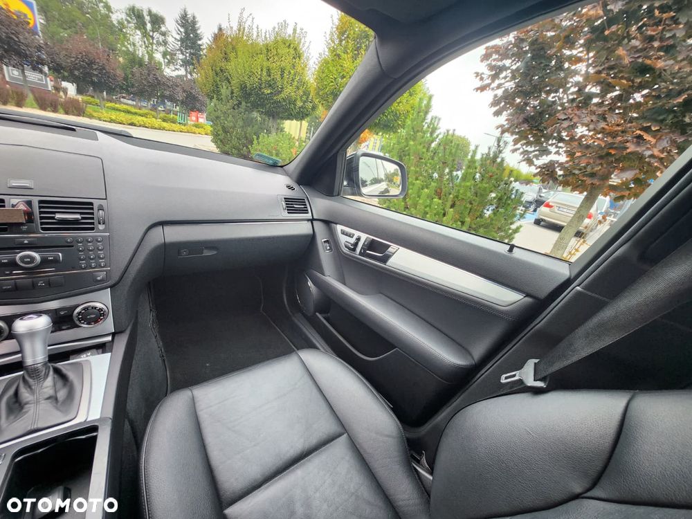 Mercedes-Benz Klasa C 320 CDI DPF 4Matic 7G-TRONIC Avantgarde - 21