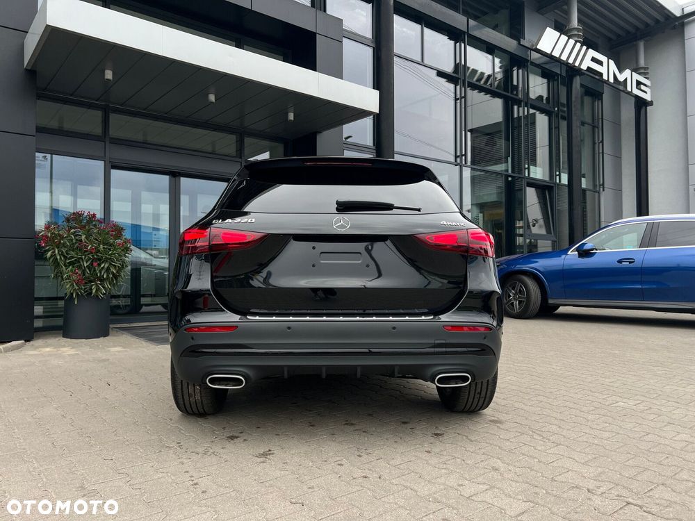 Mercedes-Benz GLA - 20
