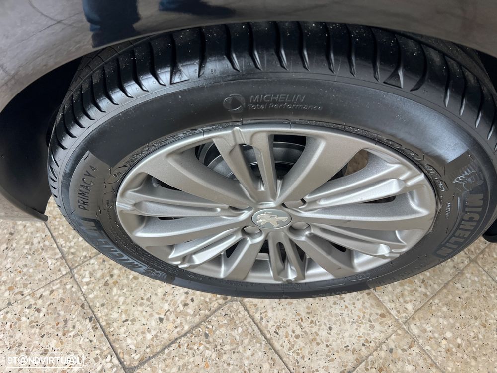 Peugeot 208 1.2 PureTech Active - 10