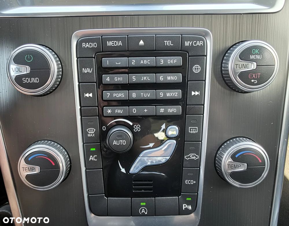 Volvo XC 60 D4 Geartronic Momentum - 25