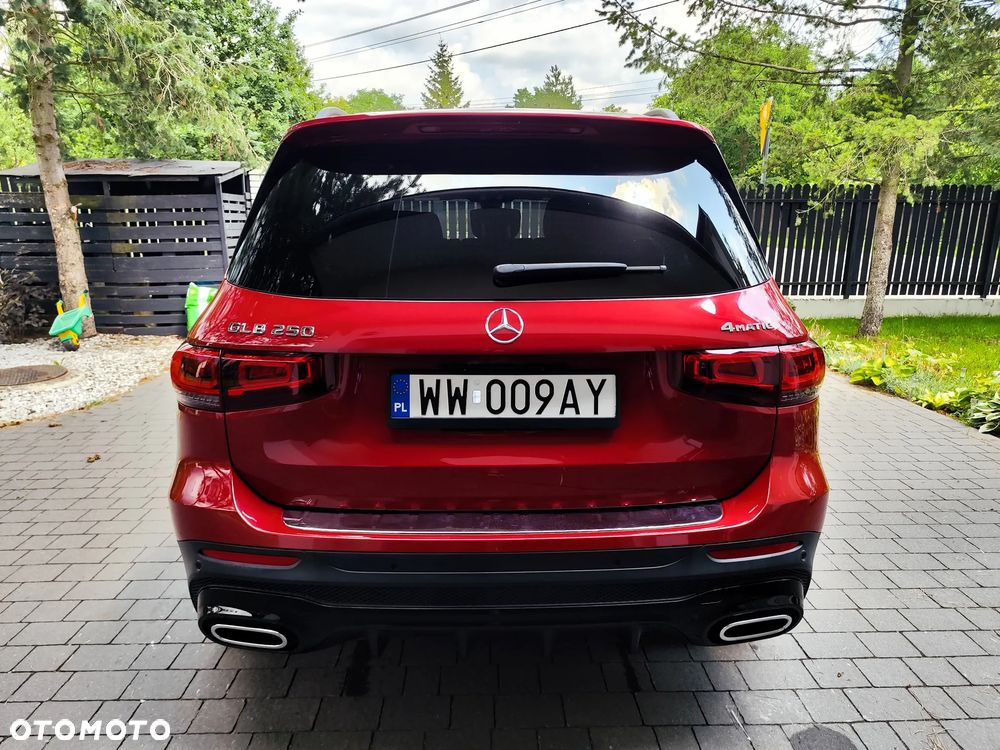 Mercedes-Benz GLB 250 4-Matic AMG Line 8G-DCT - 3