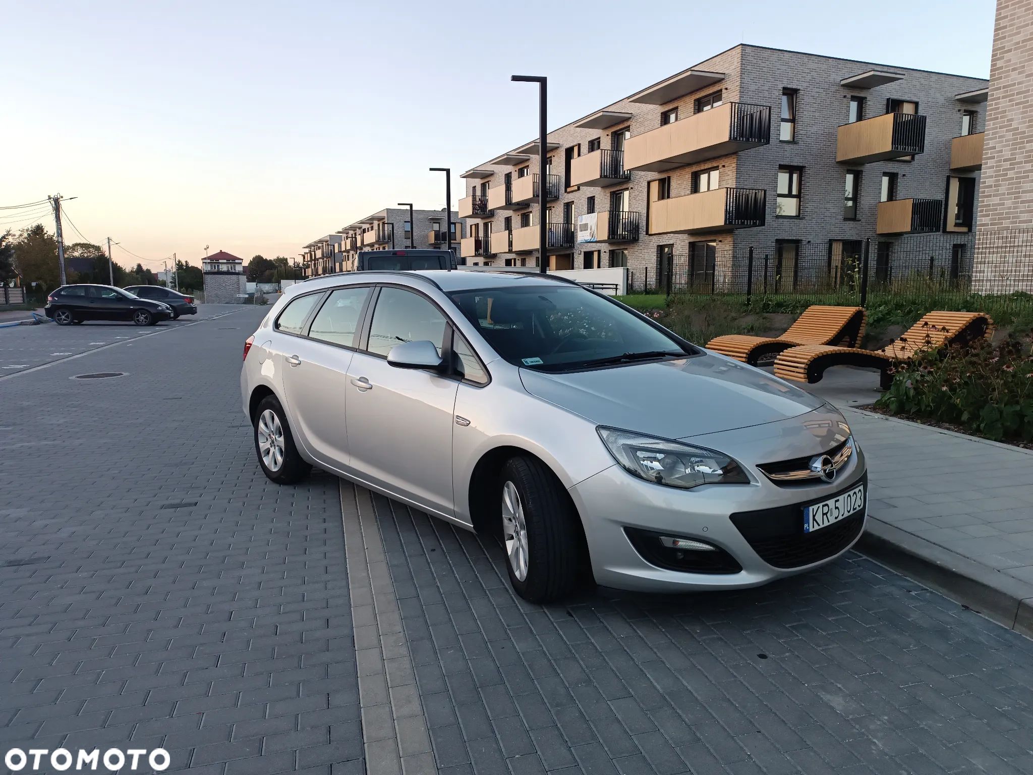 Opel Astra IV 1.4 T Cosmo EU6 - 1