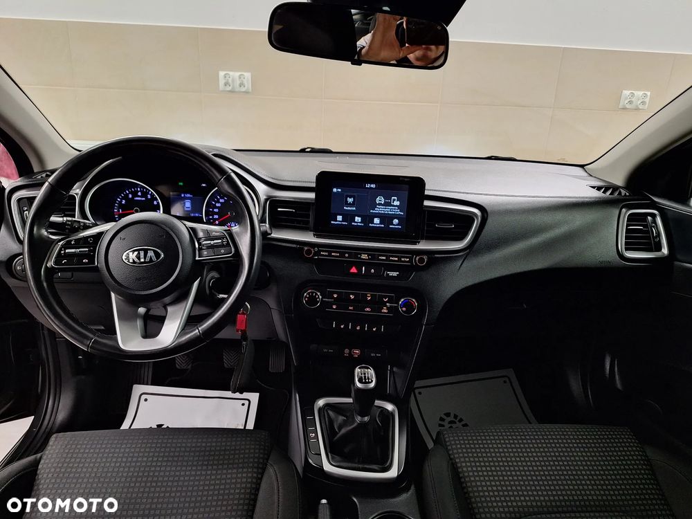 Kia Ceed 1.4 CVVT Dream Team Edition - 24