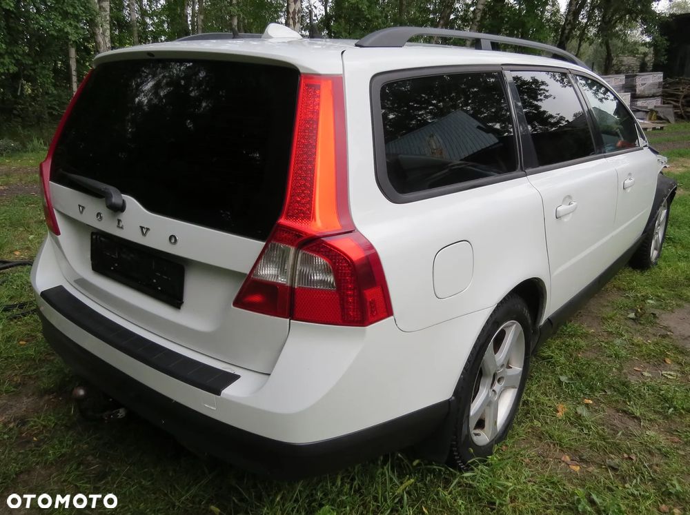 VOLVO V70 III LAKIER 614-46 ICE WHITE 2.5T B5254T NA CZĘŚCI