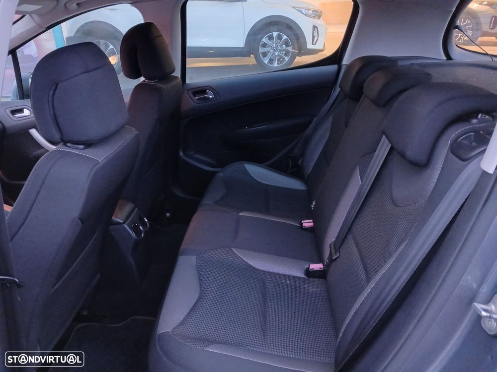 Peugeot 308 1.6 HDi Executive - 17