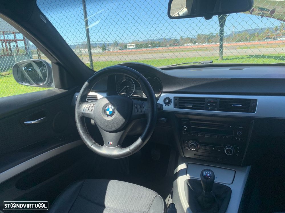 BMW 318 d Pack M - 16