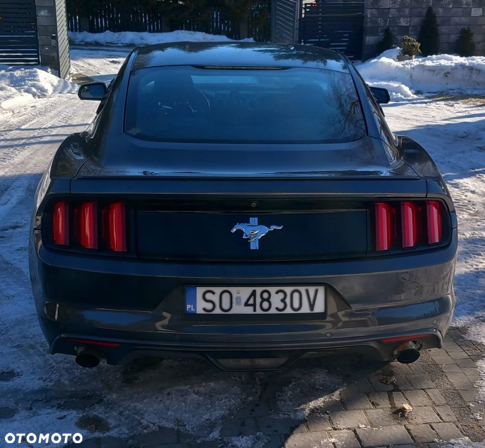 Ford Mustang - 4