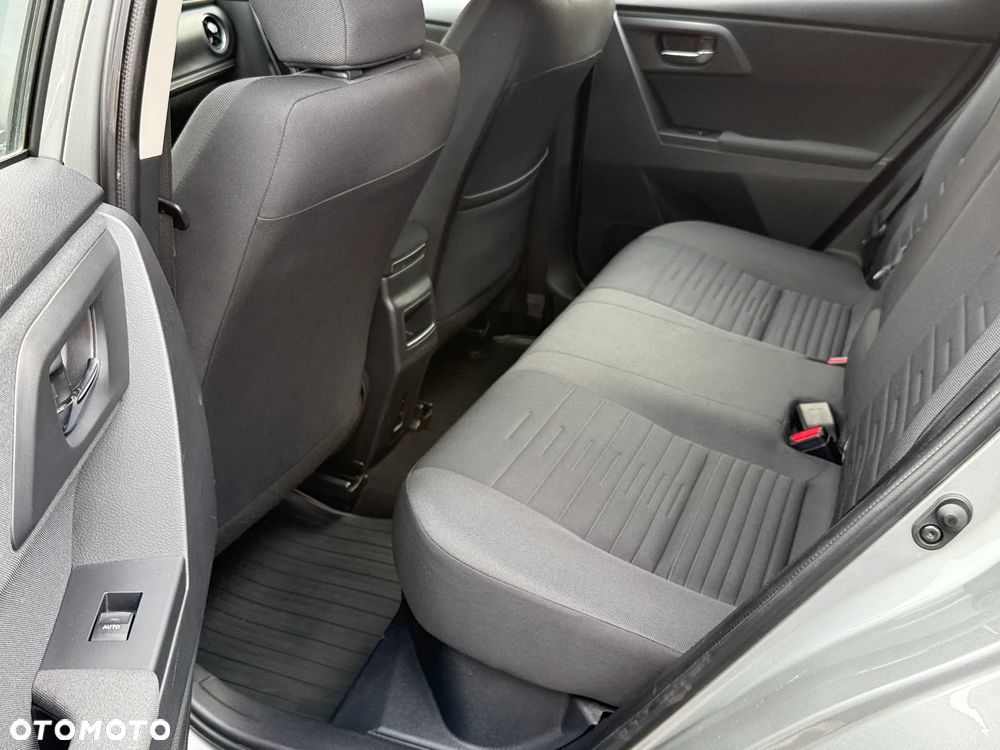 Toyota Auris - 13