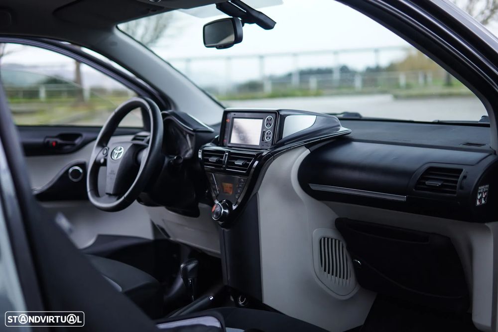 Toyota iQ 1.0 VVT-i 2 MultiDrive EP+NAVI+Bluetooth - 31