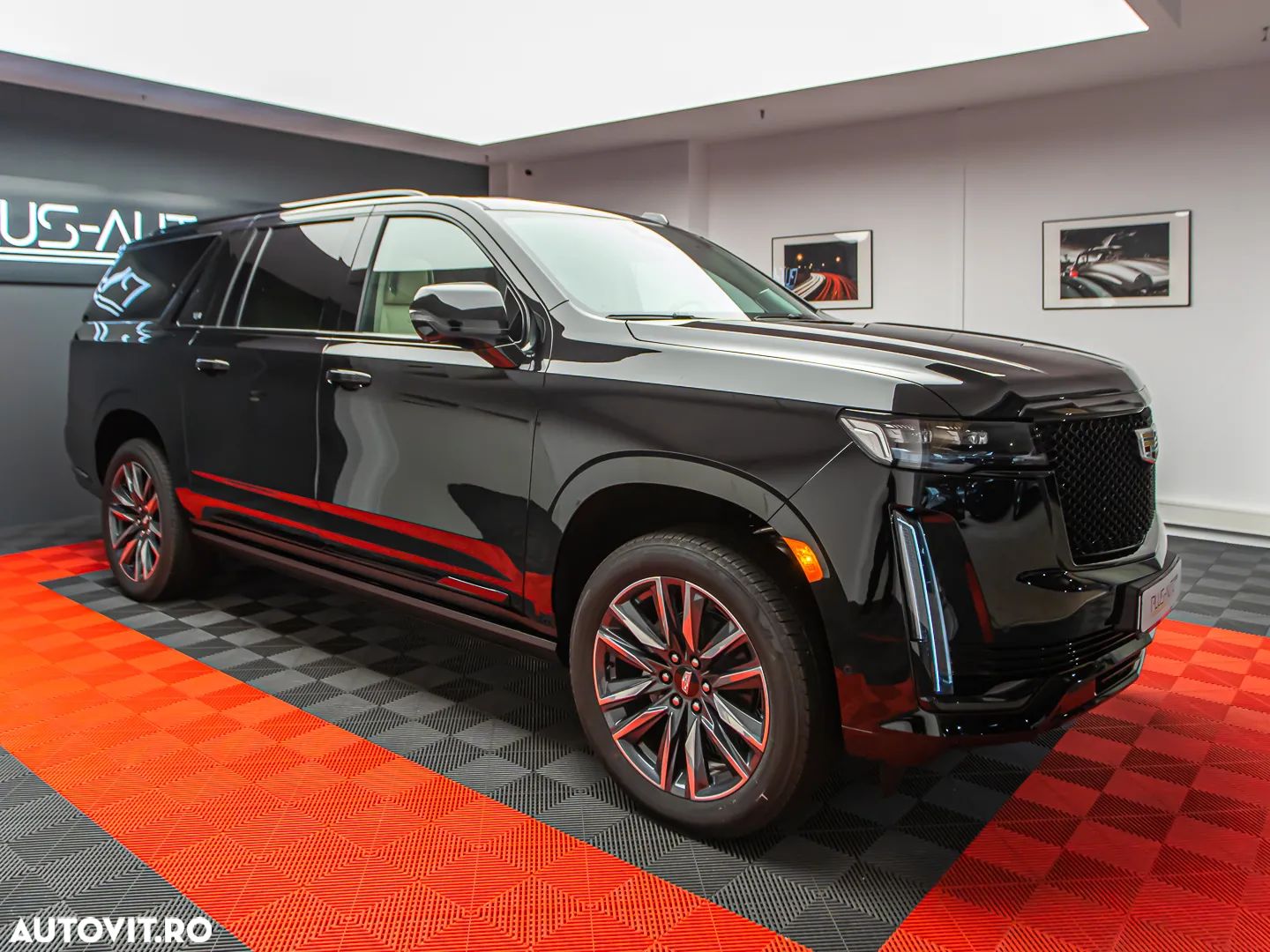 Cadillac Escalade - 1