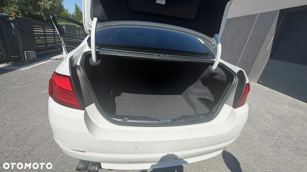 BMW Seria 5 520i - 4