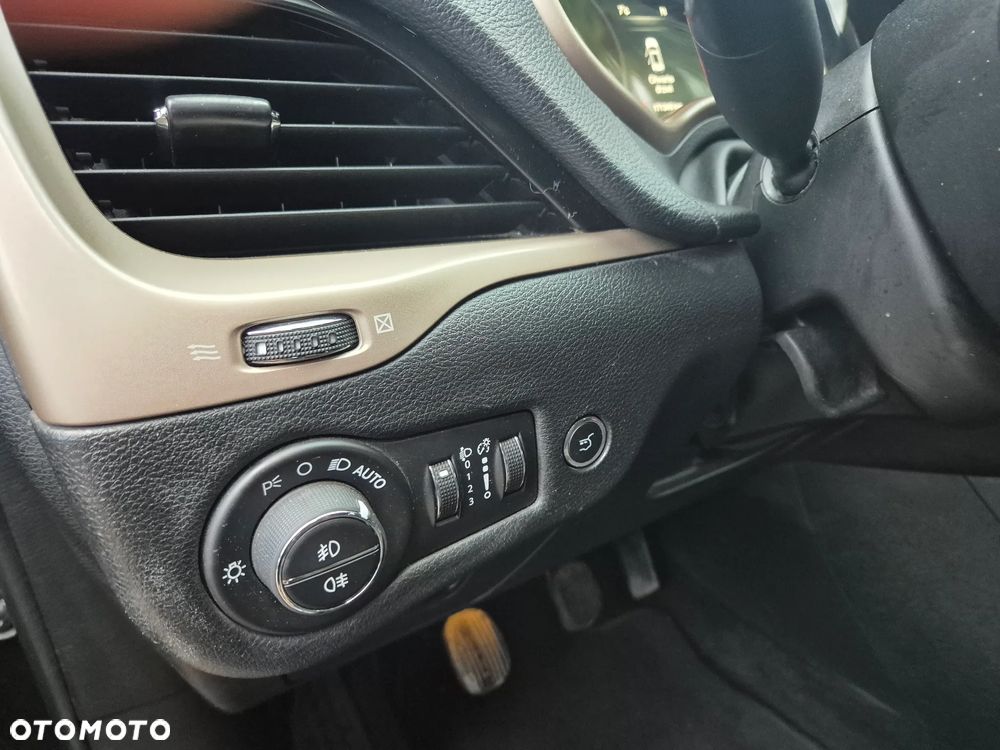 Jeep Cherokee 2.0 MJD 4x2 Longitude EU6 - 20