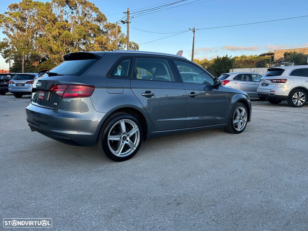 Audi A3 Sportback 1.6 TDI Attraction - 5