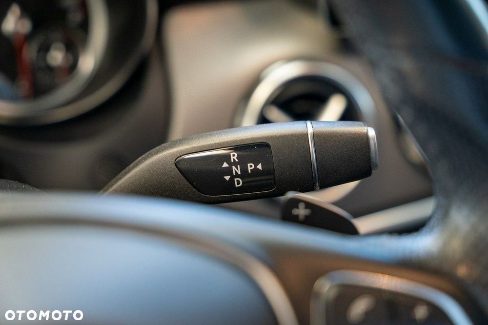 Mercedes-Benz GLA 200 7G-DCT - 13
