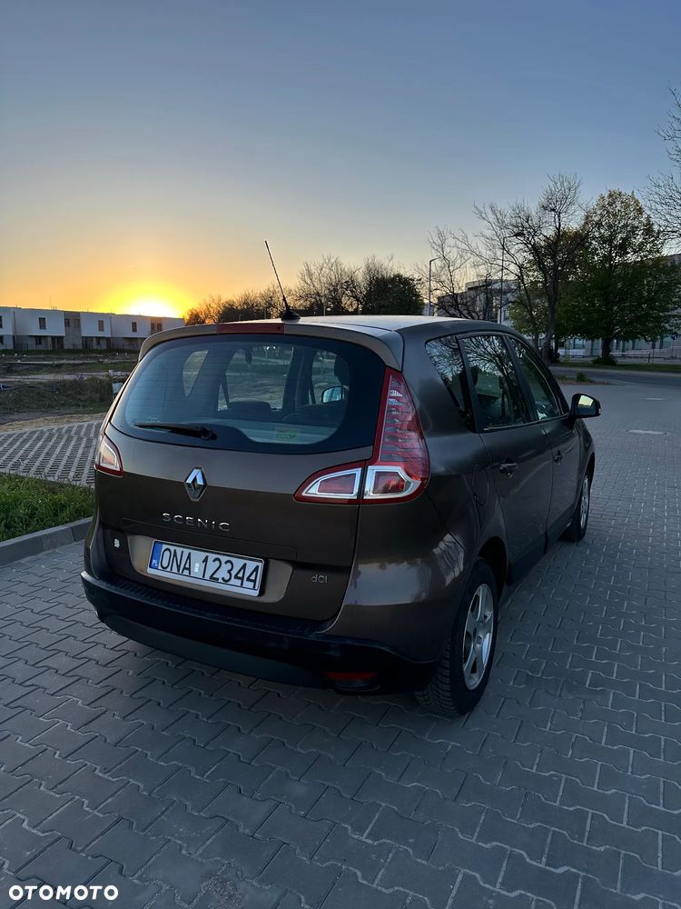 Renault Scenic 1.5 dCi Emotion - 8