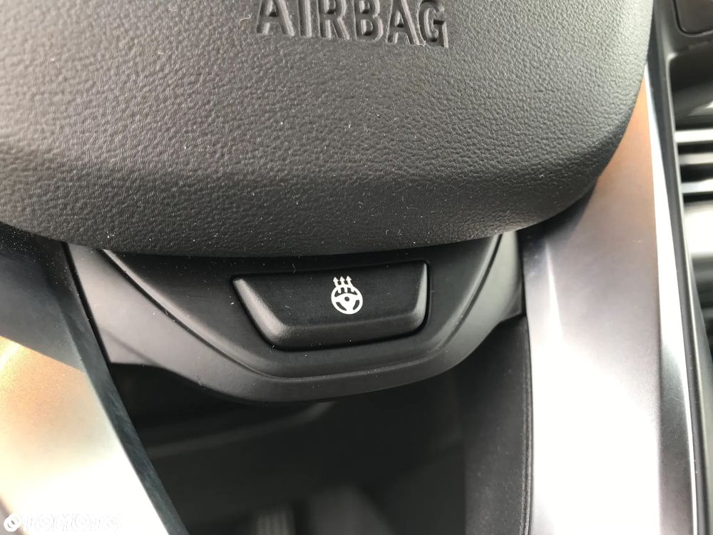 BMW Seria 3 320i xDrive Sport Line sport - 36