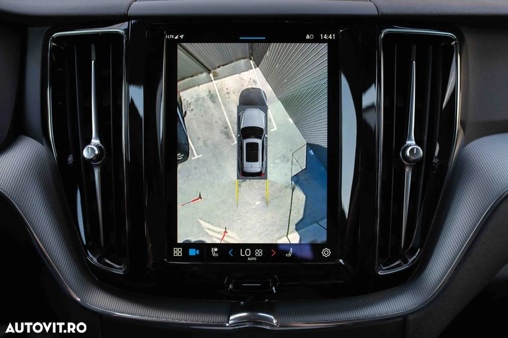 Volvo XC 60 B4 D AWD Plus Dark - 32