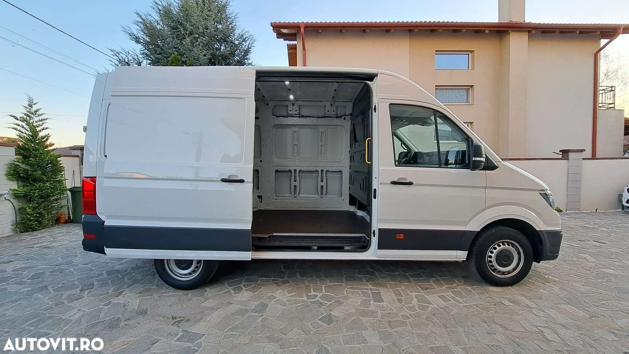 Volkswagen CRAFTER VAN L3H3 BUSINESS LINE FWD - 10