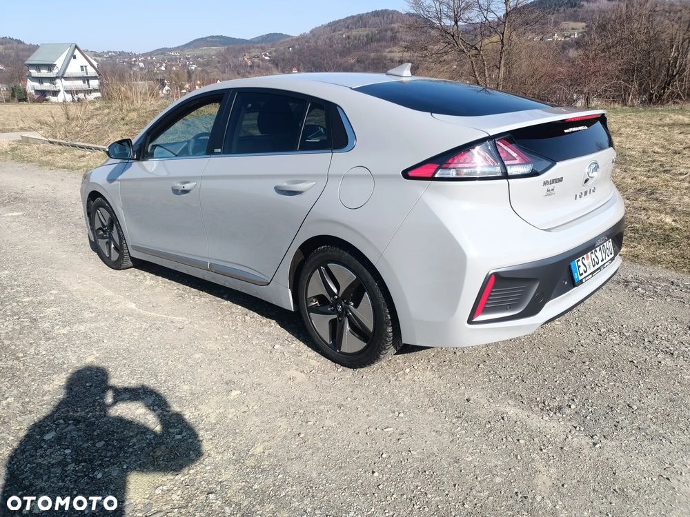Hyundai IONIQ - 8