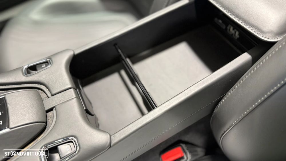 Aston Martin DB11 Volante V8 Auto - 31