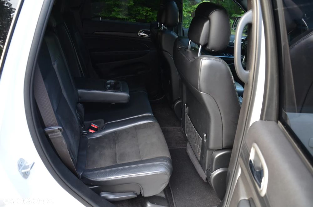 Jeep Grand Cherokee - 16