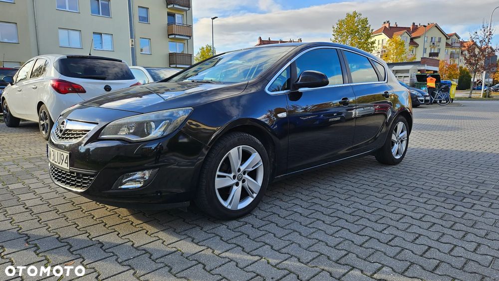 Opel Astra 2011 photo 2