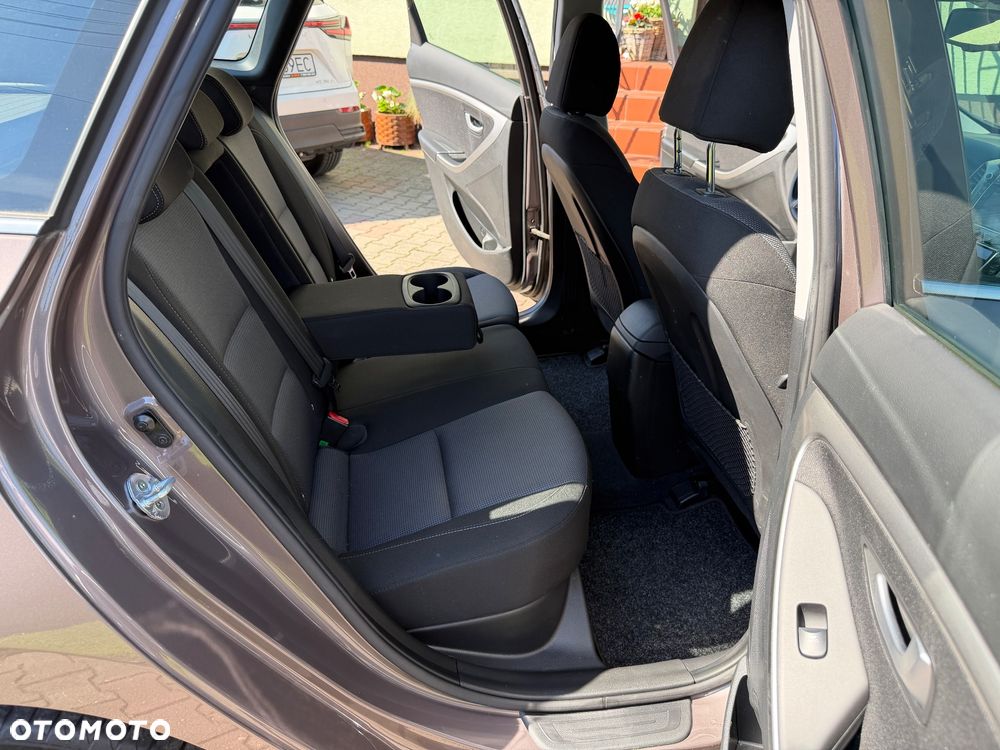 Hyundai i30 blue Kombi 1.4 YES Gold - 25