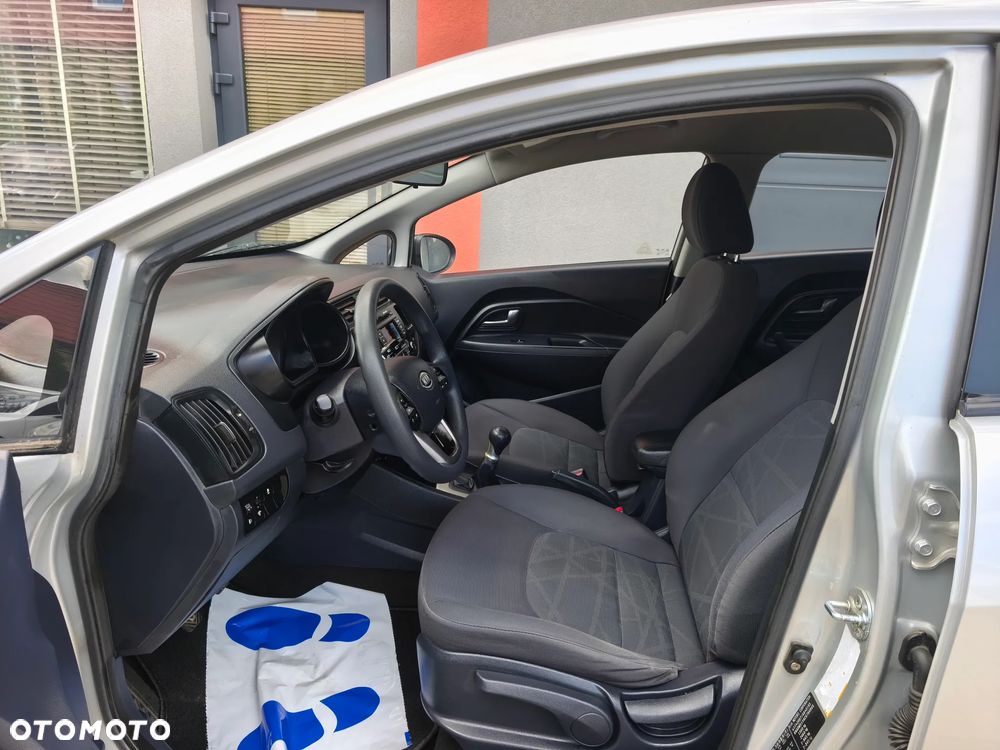 Kia Rio 1.2 L - 5