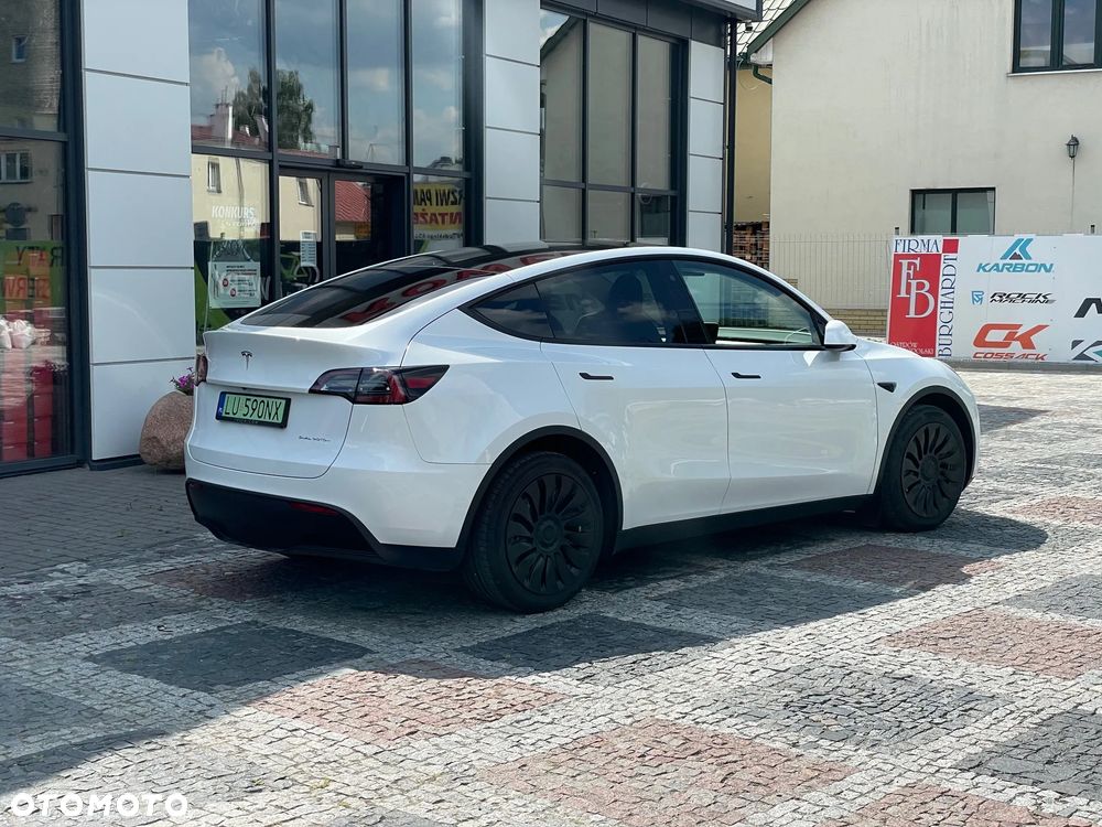 Tesla Model Y - 21