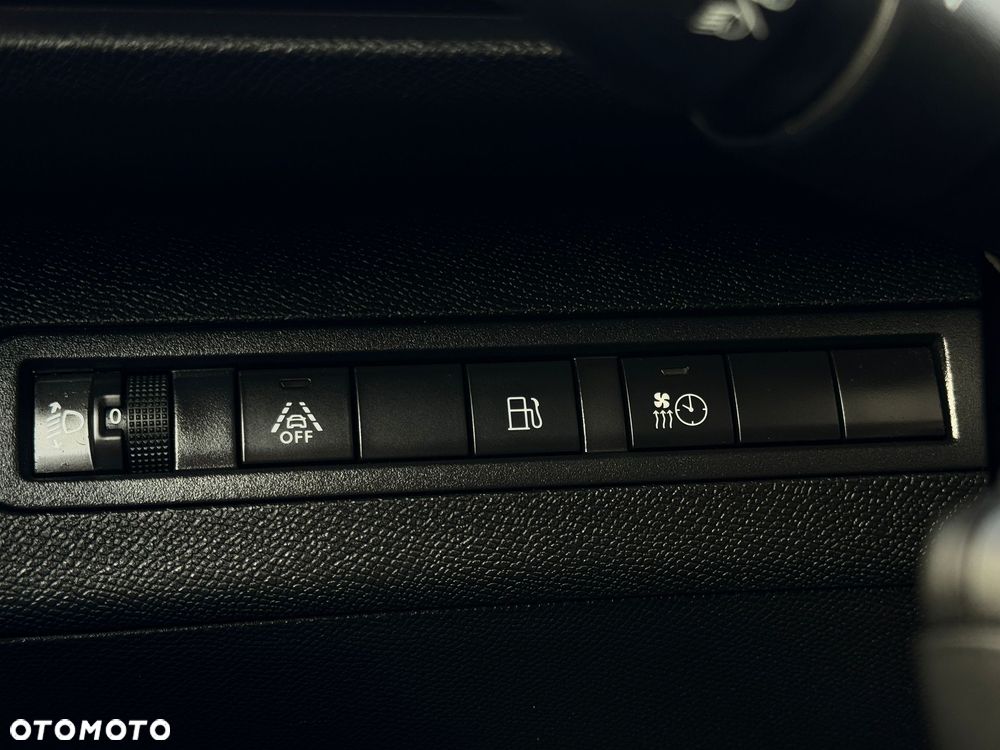 Peugeot 3008 1.6 PureTech HYbrid Allure S&S EAT8 - 21