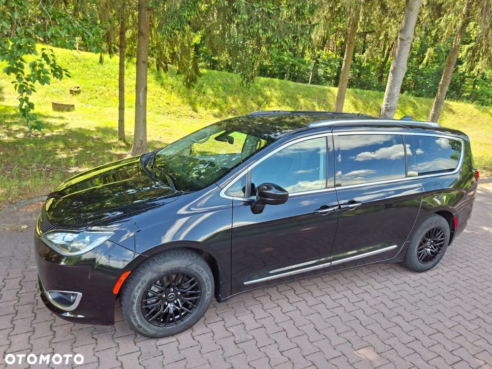 Chrysler Pacifica - 5