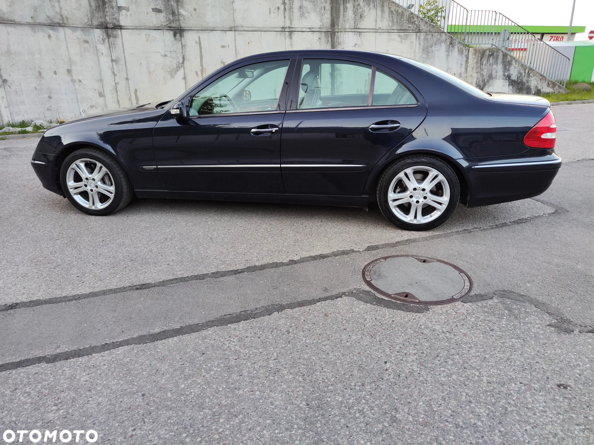 Mercedes-Benz Klasa E 500 7G-TRONIC Elegance - 16